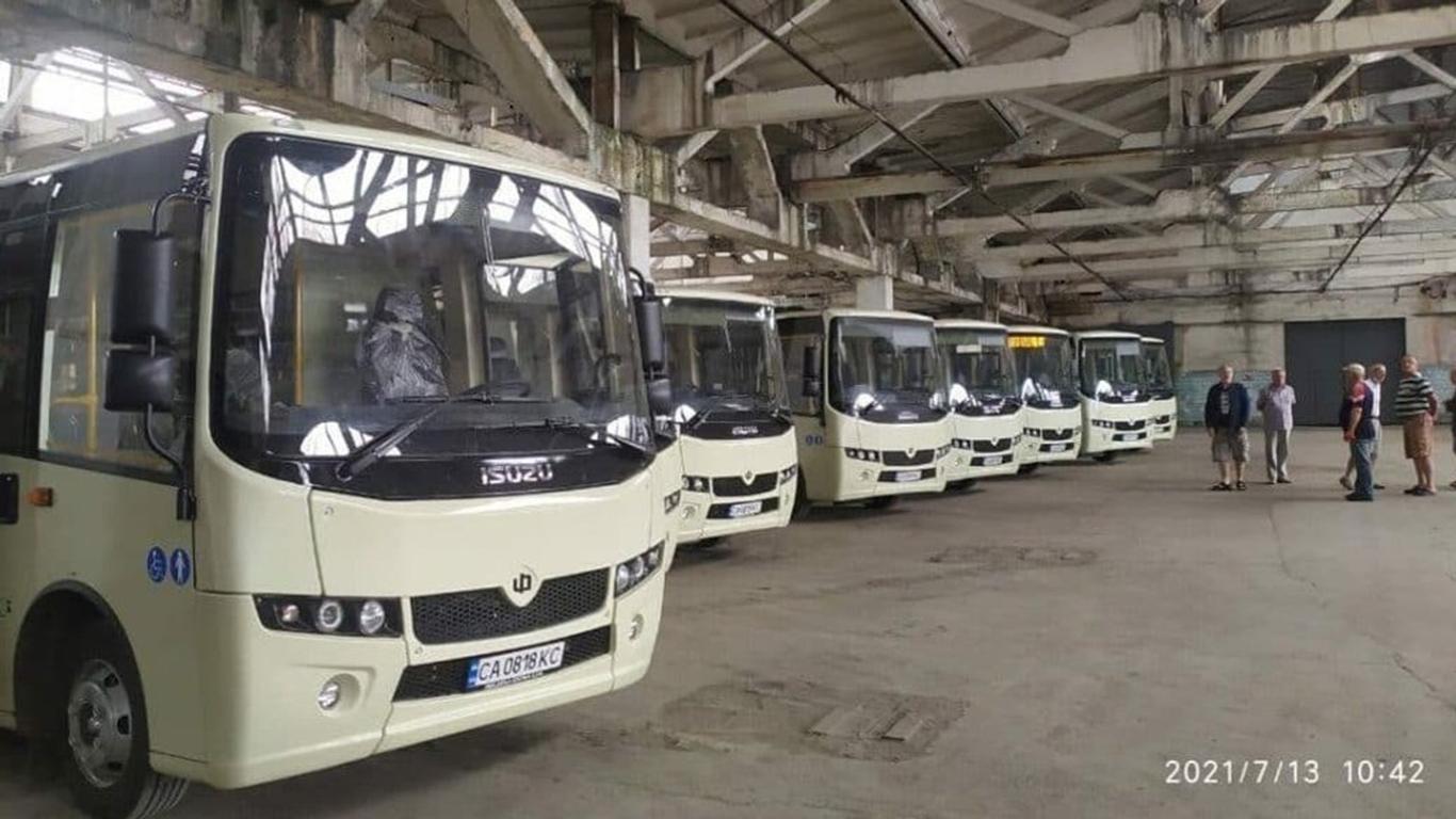 У Херсоні тимчасово зупинили рух автобусів на одному маршруті через російські обстріли