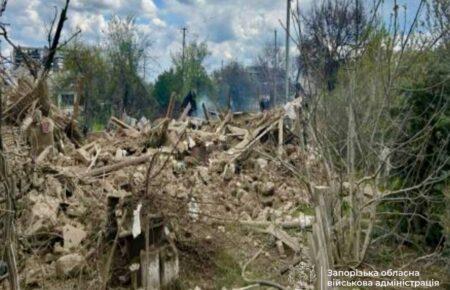 Окупанти вдарили КАБами по Запорізькому району: одна людина загинула, ще двоє поранені, серед них — дитина