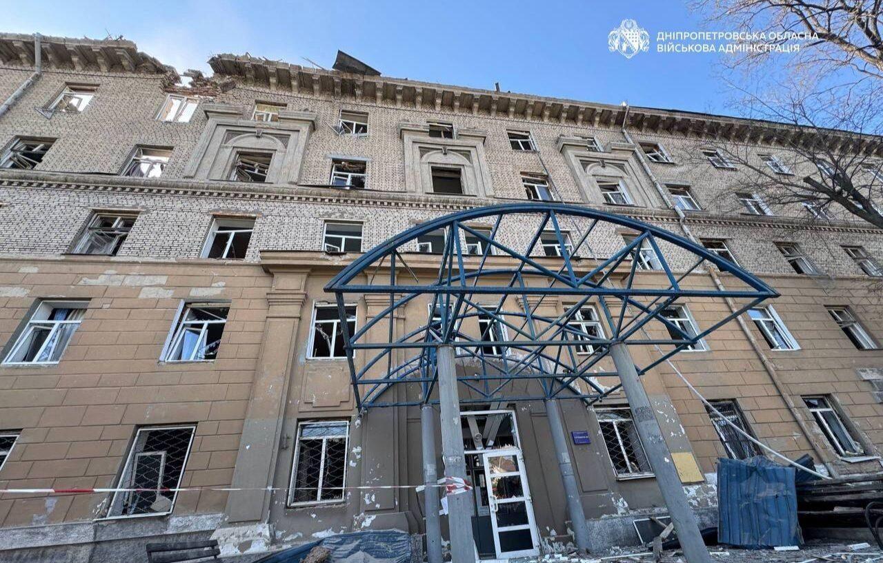 Росіяни завдали удару по житловому кварталу Дніпра: пошкоджений гуртожиток, є постраждалі (ОНОВЛЕНО)