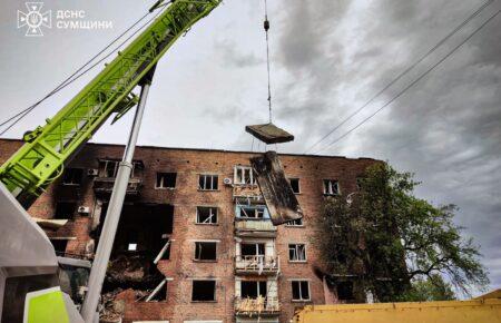 Атака на Конотоп: рятувальники деблокували з-під завалів тіло 94-річної жінки