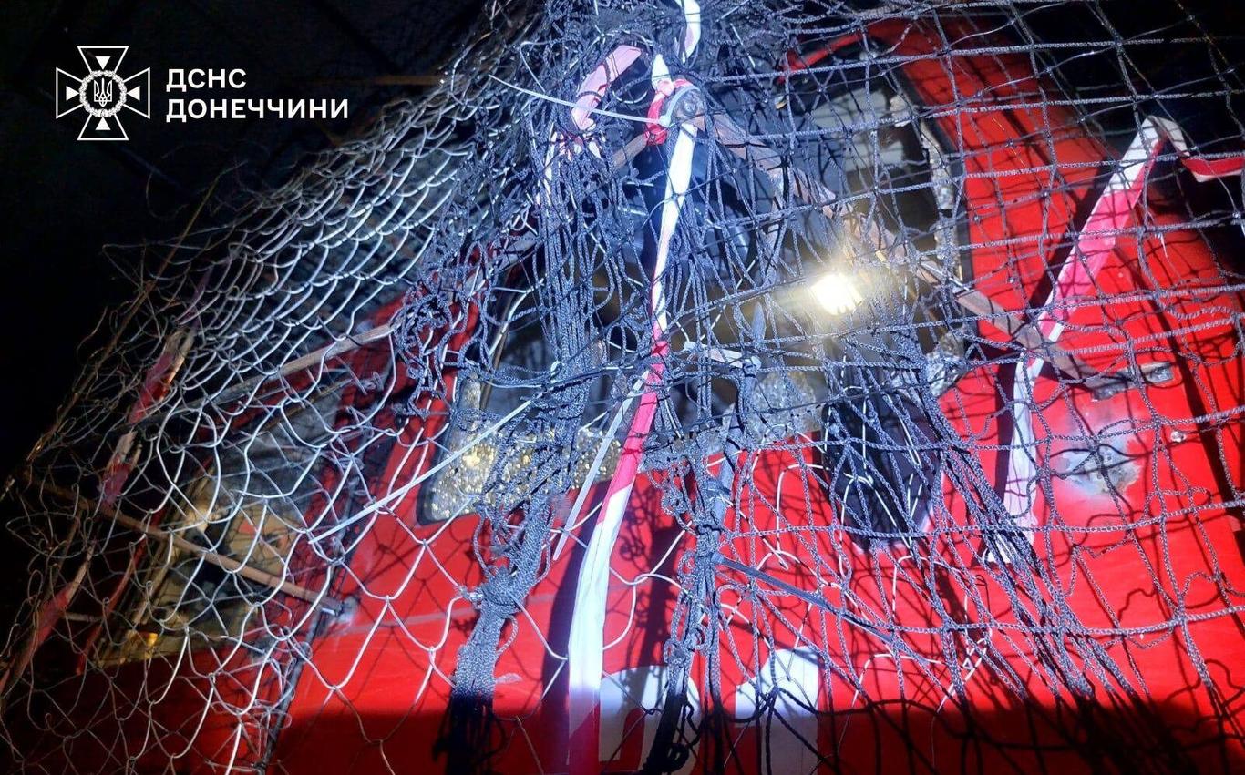 На Донеччині внаслідок обстрілу пошкоджена пожежно-рятувальна частина (ФОТО)