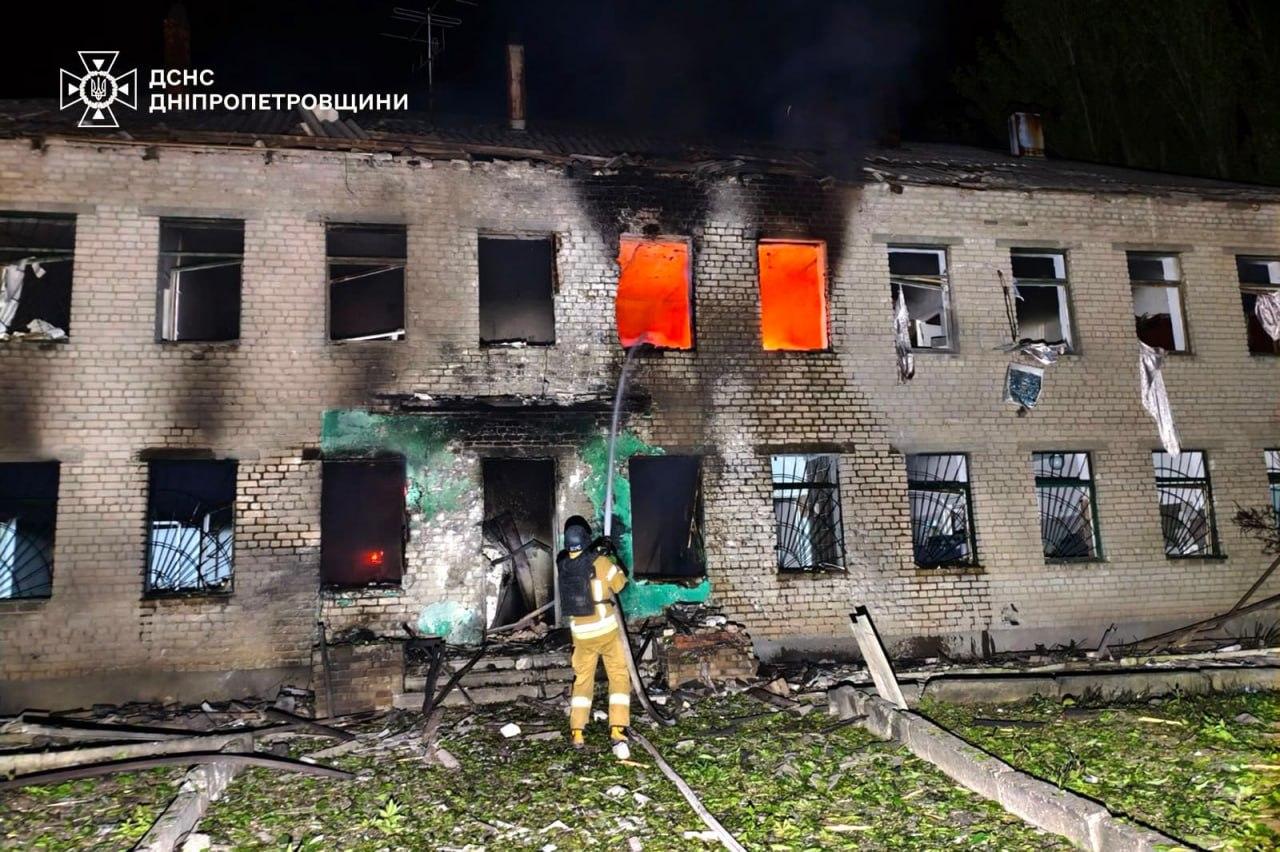 Уночі окупанти атакували три райони Дніпропетровщини: які наслідки