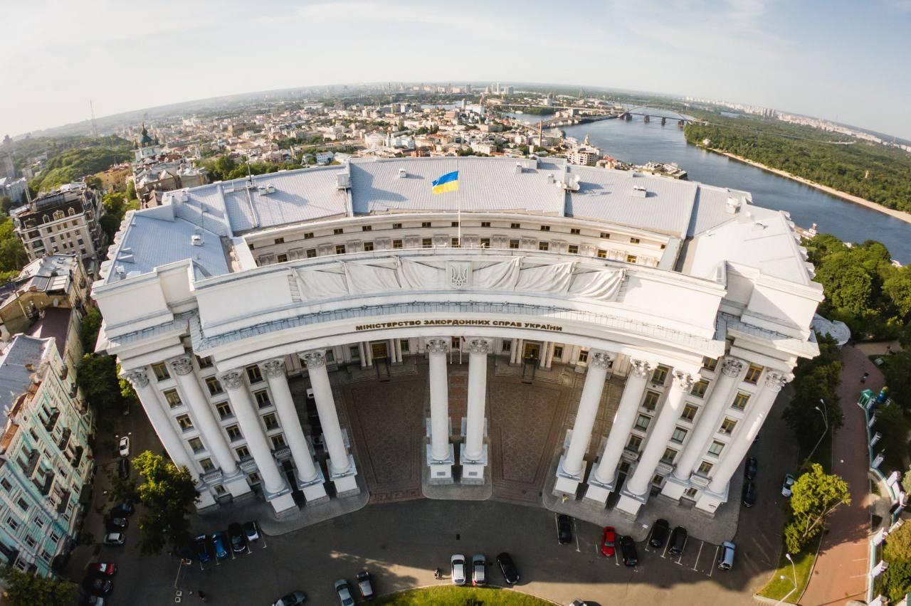 У Києві внаслідок російської атаки постраждали будівля МЗС, Національний художній музей та Нацмузей Чорнобиль (ФОТО)
