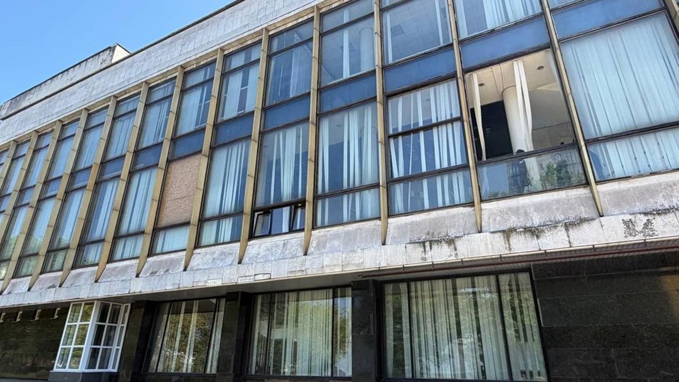 Оперний театр у Дніпрі зазнав пошкоджень унаслідок російського обстрілу: він не зупинятиме роботу