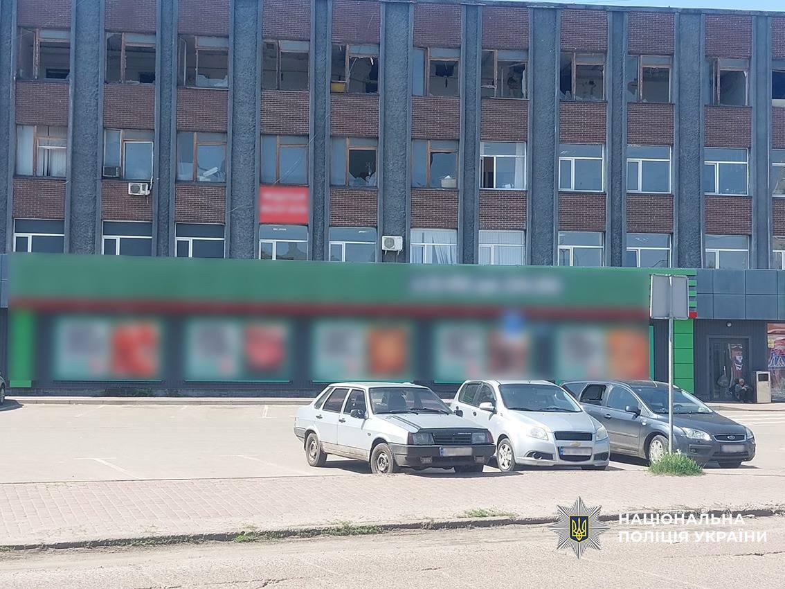 Через удар по центру Прилук пошкоджено понад 30 автомобілів, є нові дані про постраждалих