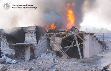 Окупанти атакували КАБами кілька підприємств у Запоріжжі, є загиблий і поранені (ФОТО, ВІДЕО)