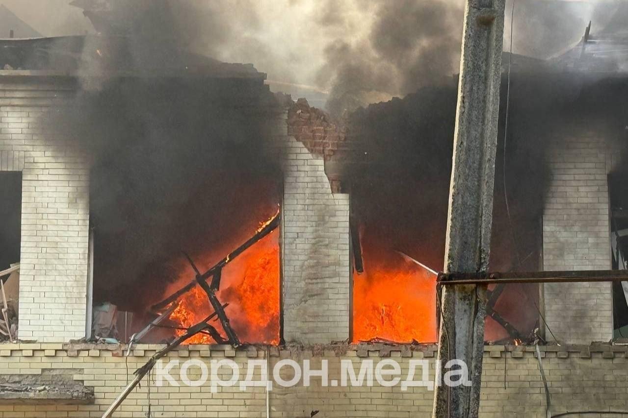 Окупанти двома дронами атакували дитячий садок у Сумах (ФОТО, ВІДЕО)