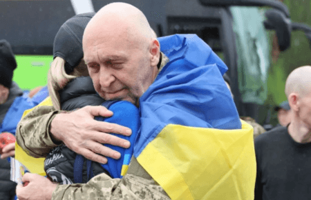 З полону повернувся чоловік маріупольської поетеси Оксани Стоміної Дмитро Паскалов: він обороняв «Азовсталь»