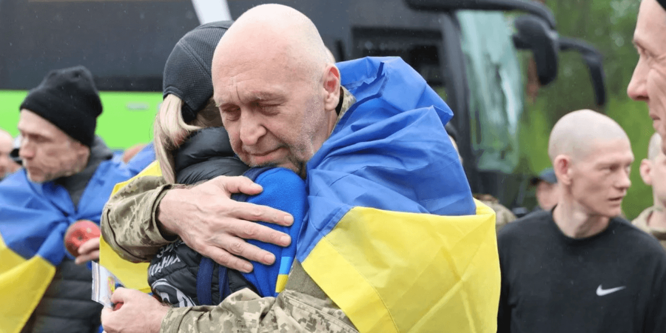 З полону повернувся чоловік маріупольської поетеси Оксани Стоміної Дмитро Паскалов: він обороняв «Азовсталь»