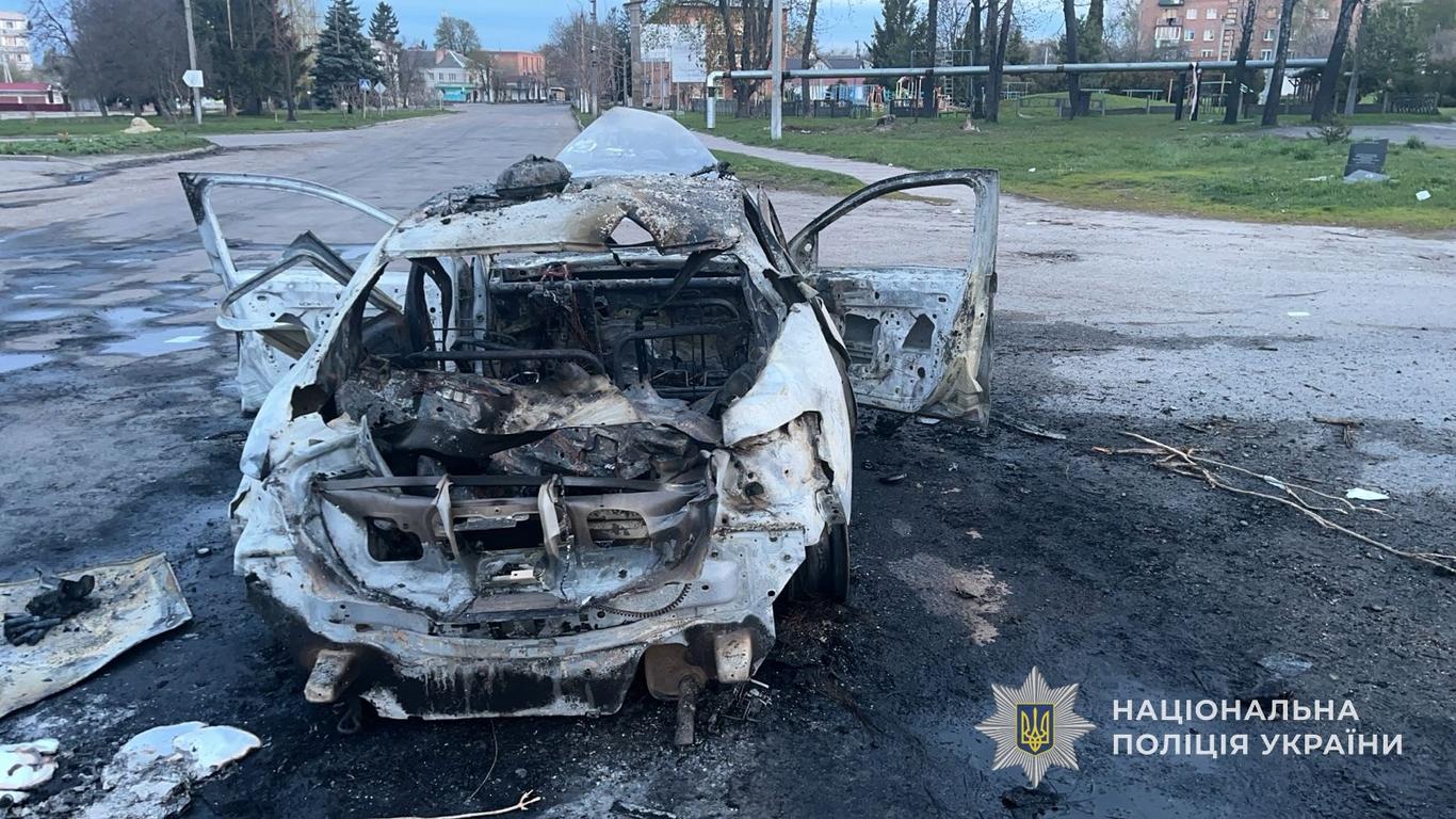 На Сумщині ворожий дрон атакував авто поліції: двоє правоохоронців тяжко поранені