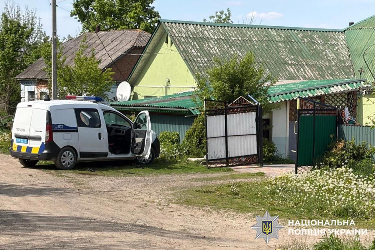 Чоловік відкрив вогонь по поліцейських на Хмельниччині, один правоохоронець загинув