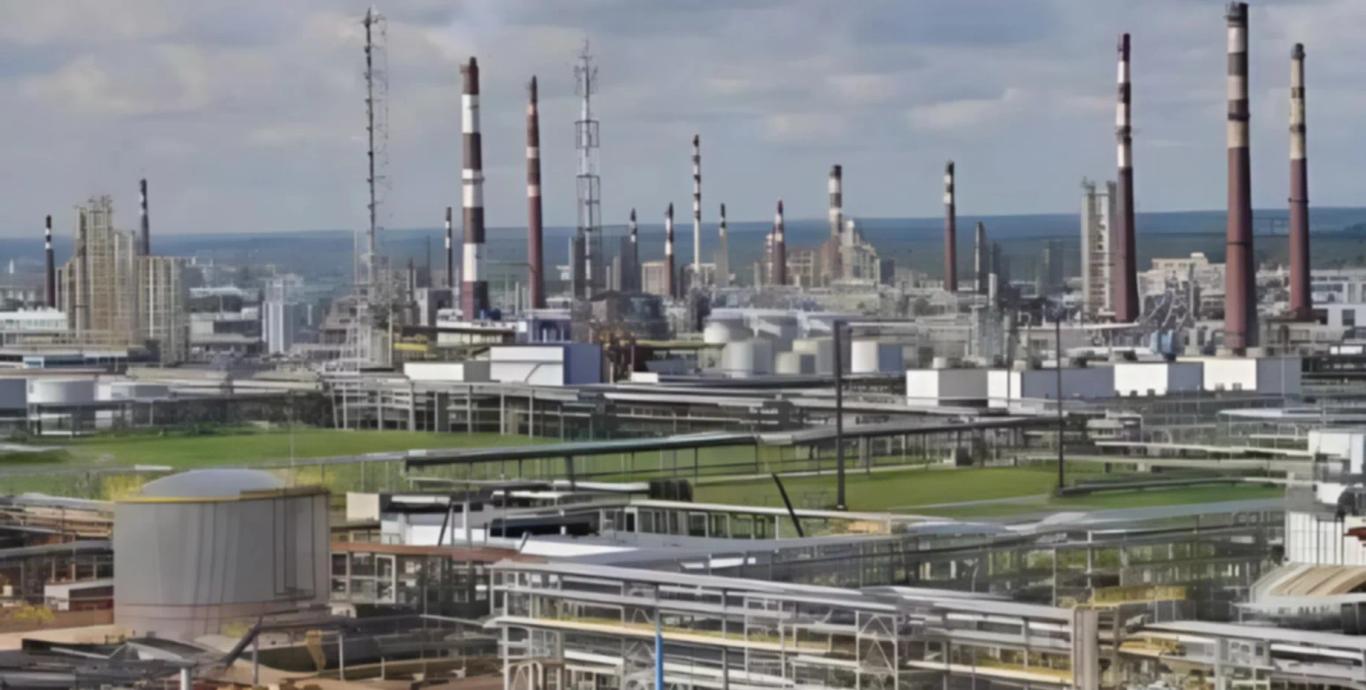 Україна атакувала один з найбільших російських НПЗ в Ленінградській області