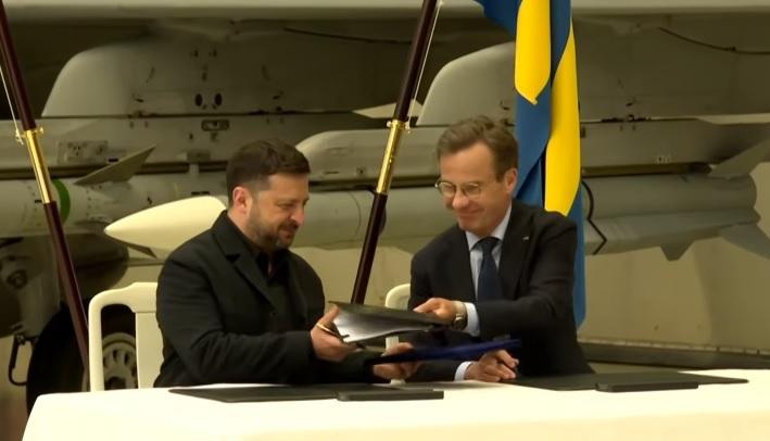 Стало відомо, коли Україна отримає перші шведські винищувачі Gripen