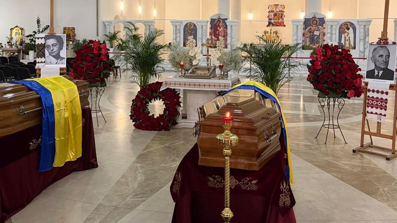 Останки лідера ОУН Андрія Мельника та його дружини привезли до Києва