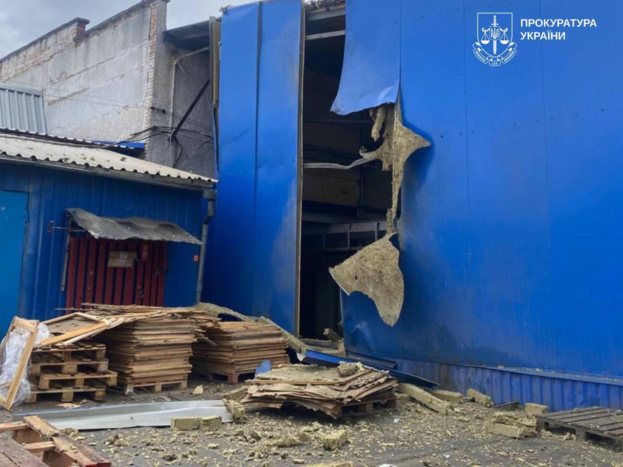 Росіяни атакували підприємство харчової промисловості в Богодухові, є постраждалі