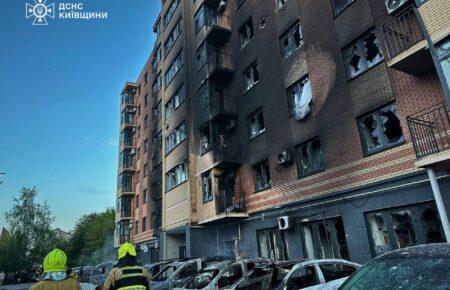 Київщина: внаслідок нічного обстрілу пожежі та руйнування, постраждали 7 людей