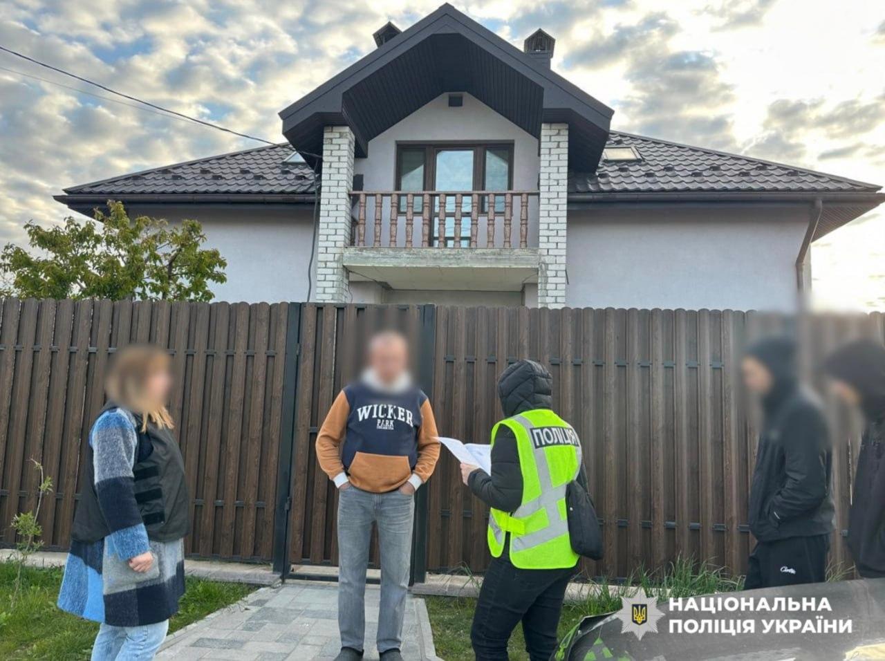 Поліція провела десятки обшуків у керівників ТЦК по всій країні: що знайшли (ФОТО)