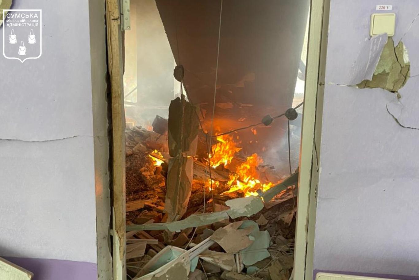 Під завалами зруйнованого росіянами дитсадка в Сумах знайшли тіло ще однієї жінки