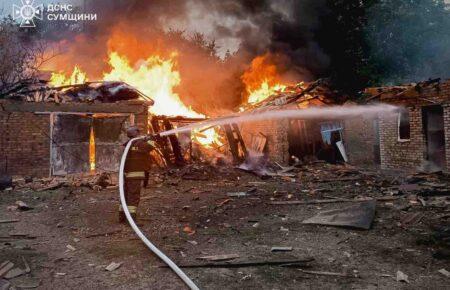 На Сумщині окупанти обстріляли рятувальників, які гасили пожежу від ударів