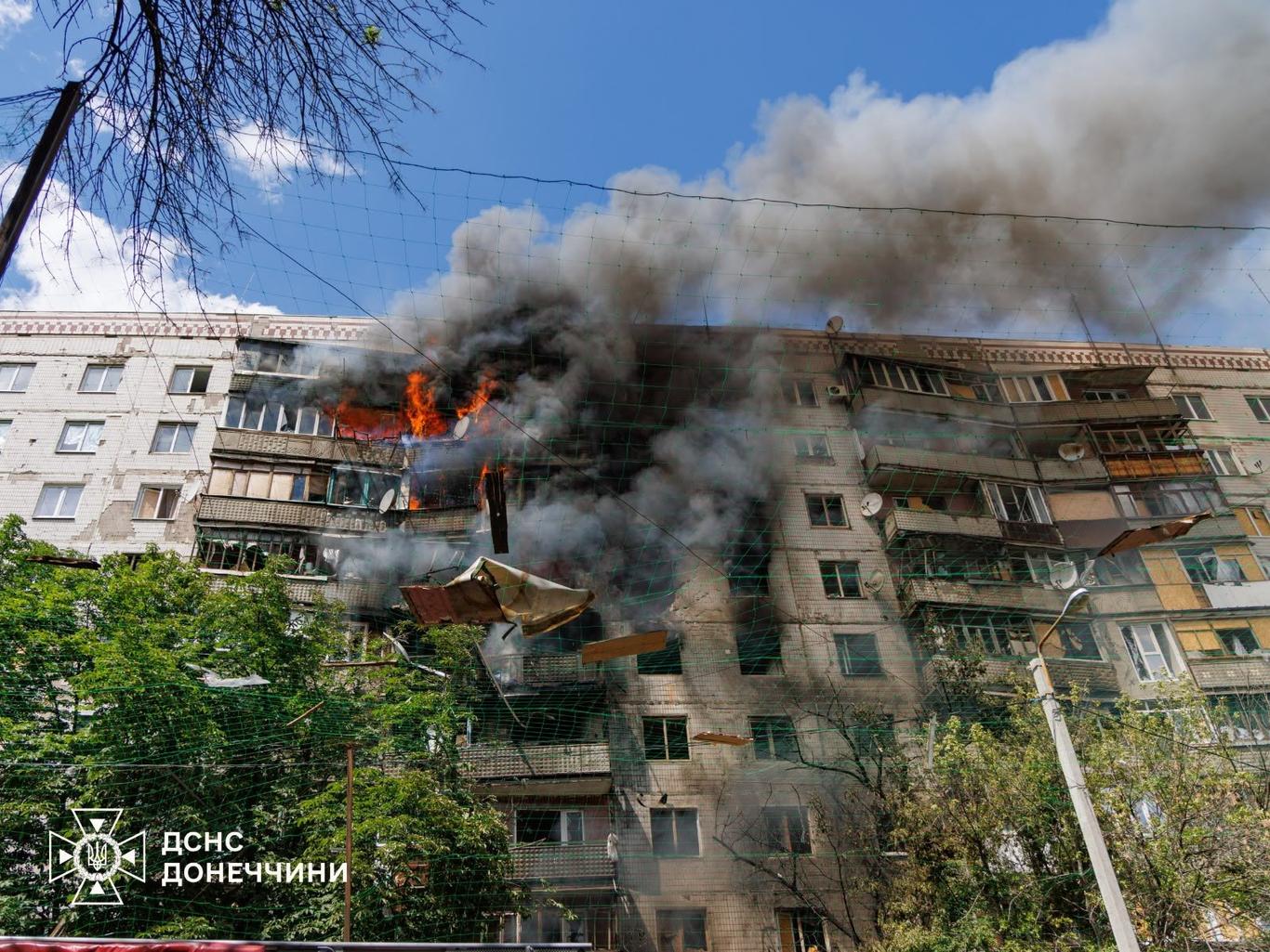 У Краматорську російський БпЛА влучив у багатоповерхівку: є постраждалі