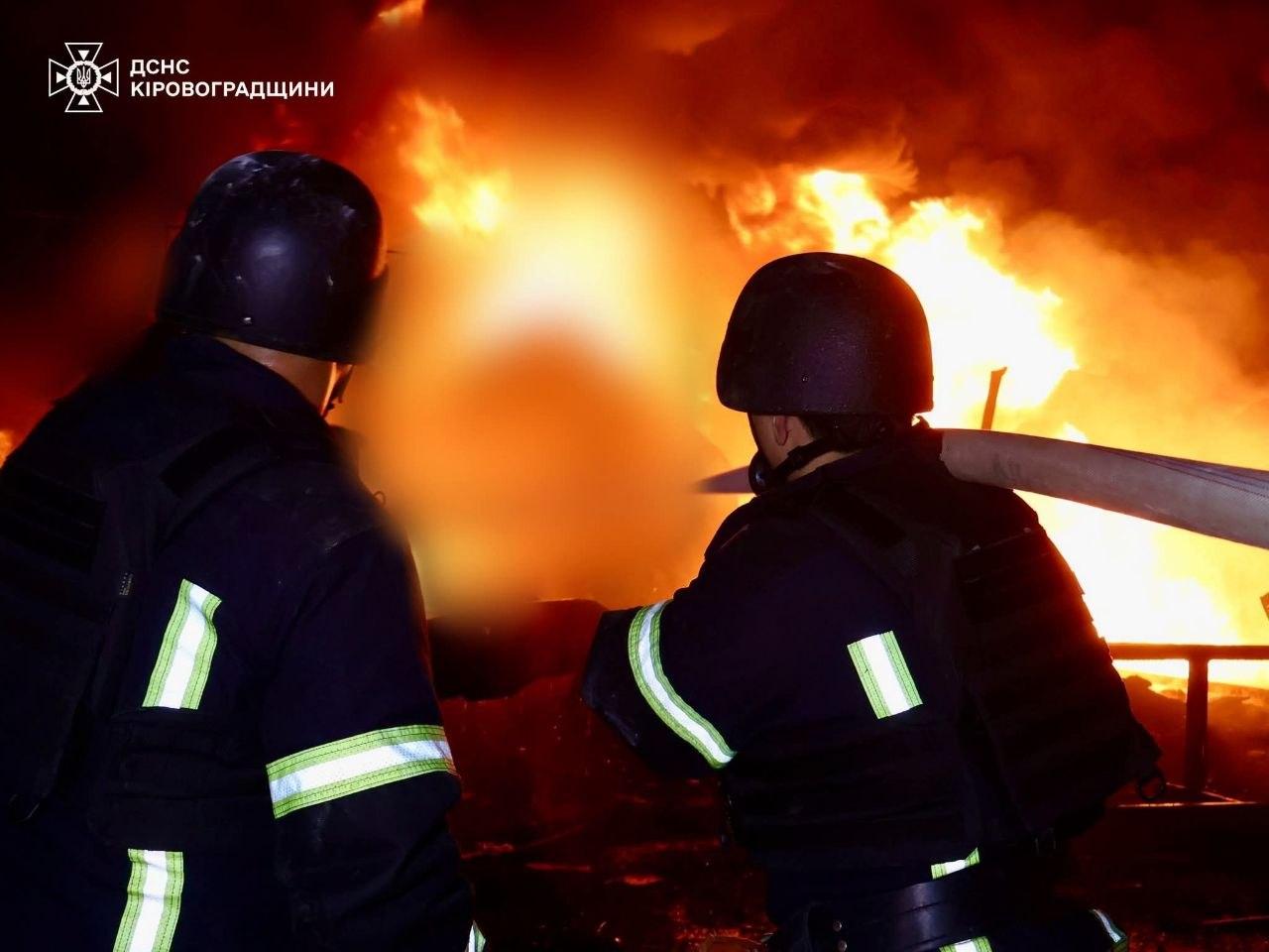 Уночі під атаку росіян потрапив один із об’єктів інфраструктури у Кропивницькому — ДСНС