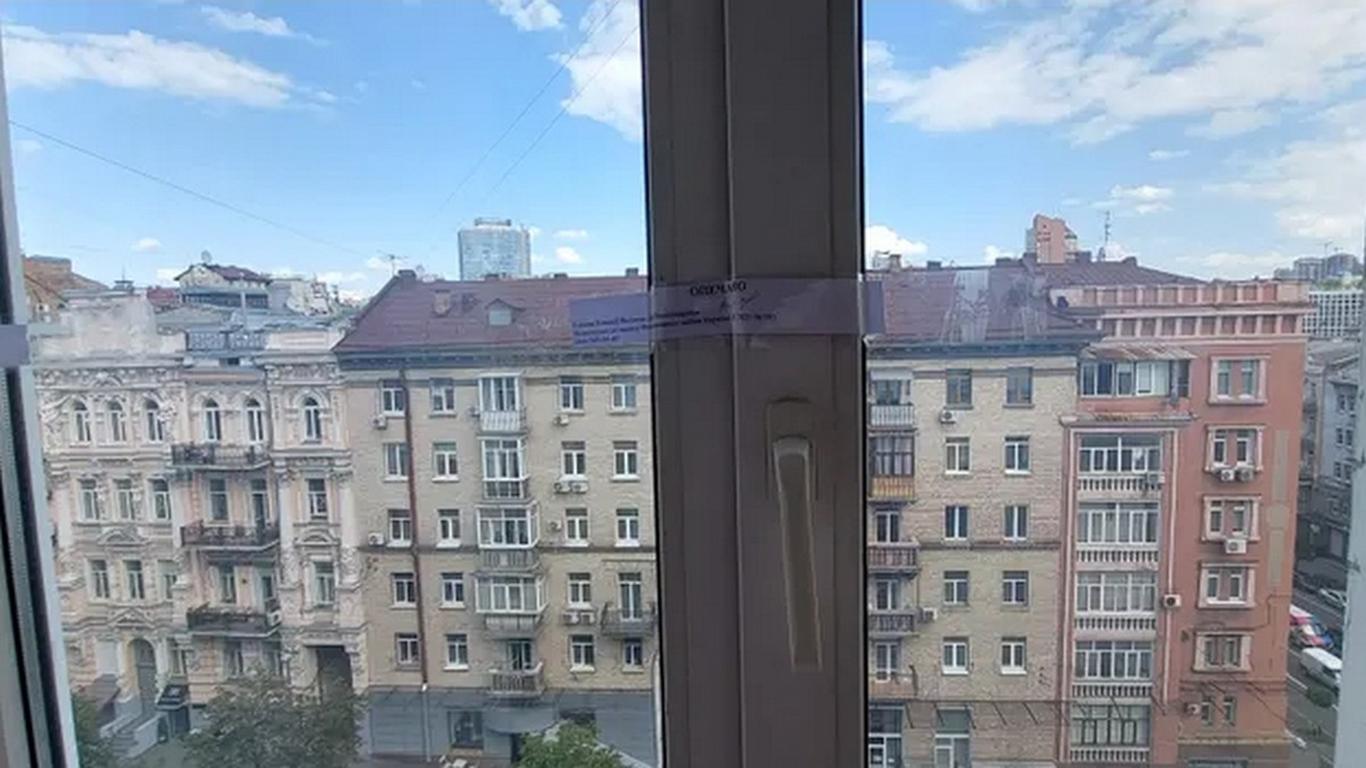 Держава виставила на продаж київські квартири та автомобілі підсанкційних росіян