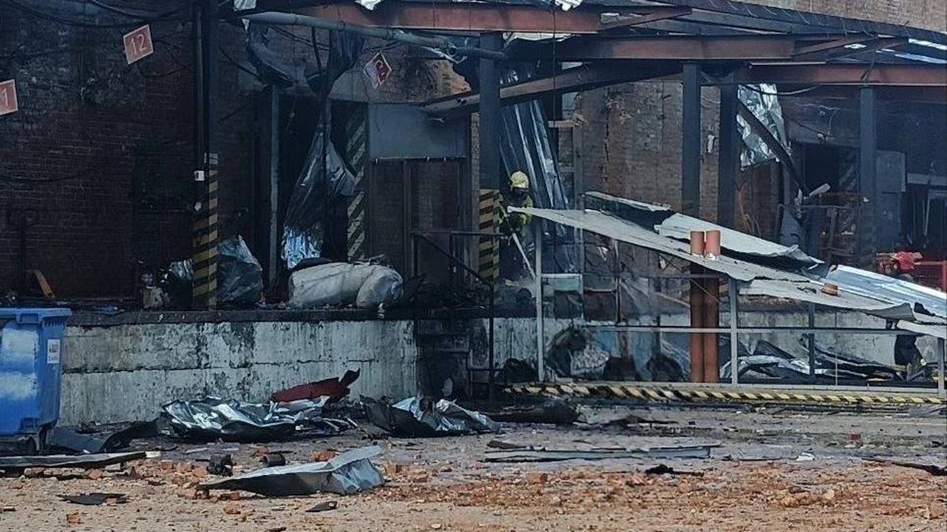 Російські дрони пошкодили термінал «Нової пошти» у Сумах з посилками на 42 млн грн