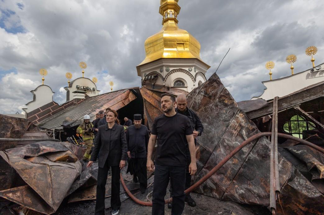 Франція відновить саркофаг на ЧАЕС, а Швейцарія допоможе з об’єктами в Лаврі — Зеленський