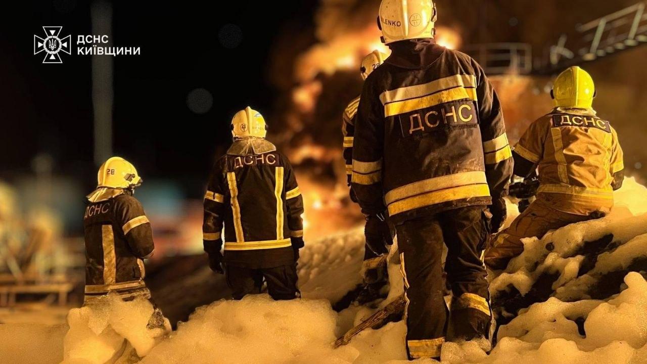 Окупанти вночі атакували промисловий об’єкт у Бориспільському районі (ФОТО)