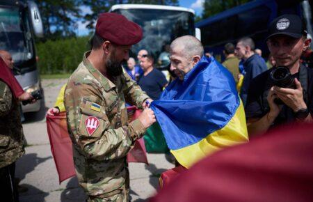 Відбувся черговий обмін полоненими: додому повернулися 160 українців (ФОТО, ВІДЕО)