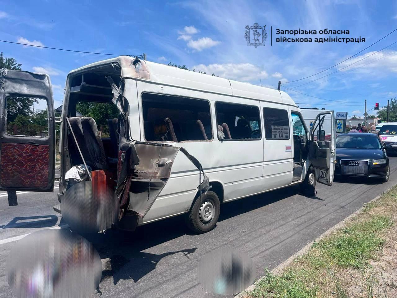 Окупанти атакували маршрутку в Запоріжжі: є загиблі (ФОТО, ВІДЕО)