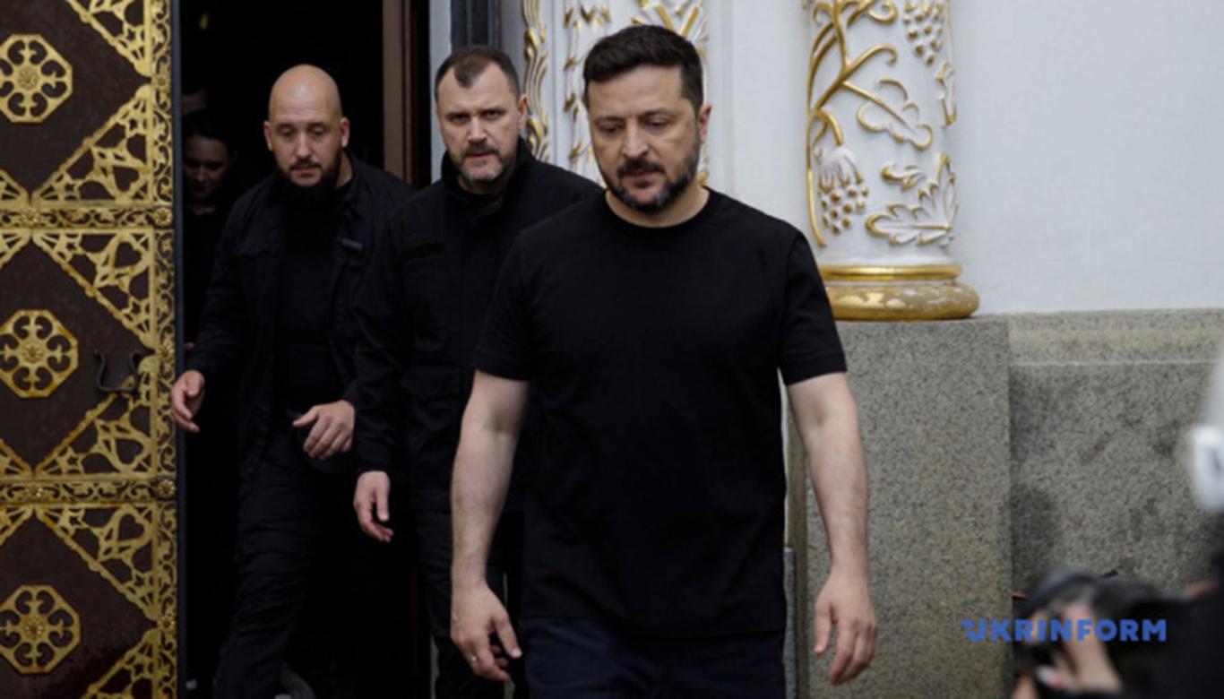 Зеленський відвідав пошкоджену Києво-Печерську лавру й пообіцяв росіянам відповідь