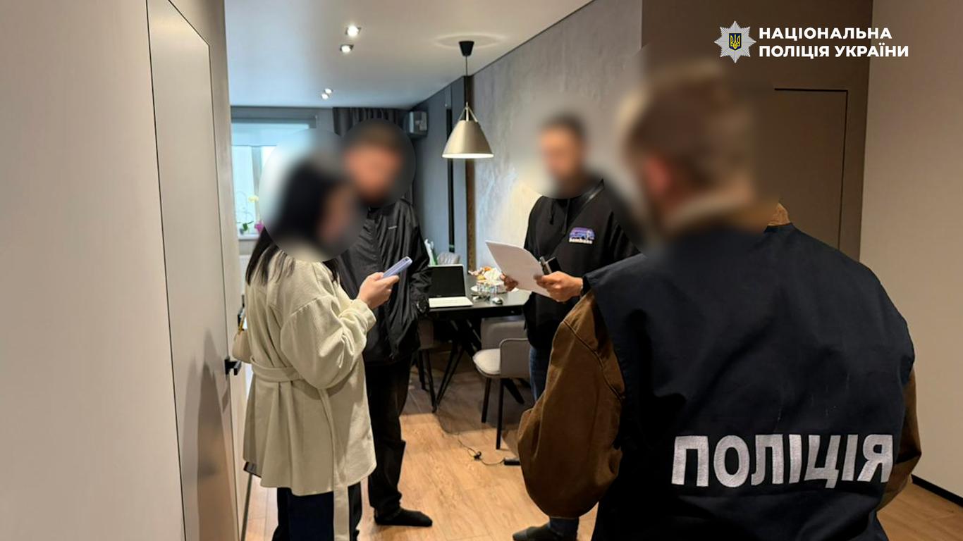 Поліція провела масові обшуки в посадовців ВЛК та ЕКОПФО (ФОТО)