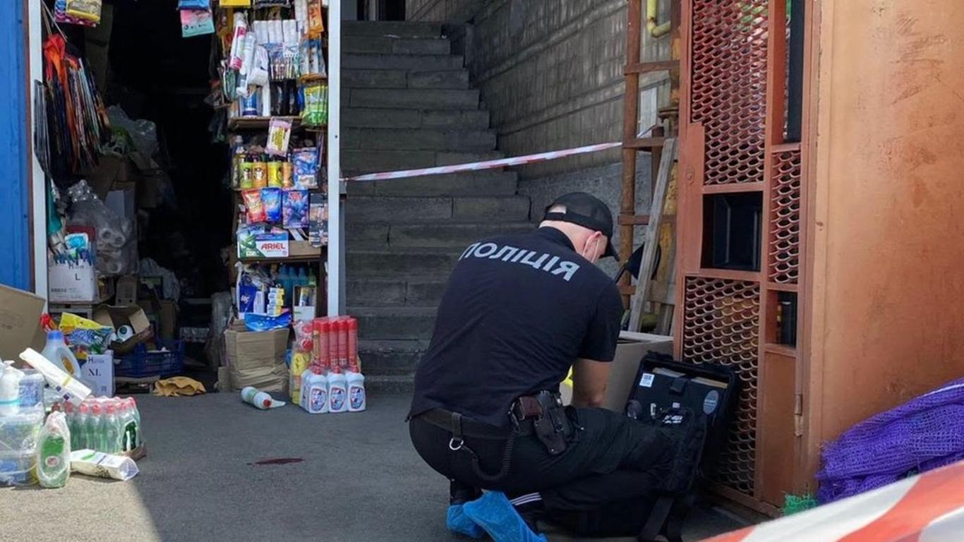 Подвійне вбивство в магазині у Вінниці: чоловік смертельно поранив ножем знайому і скоїв самогубство