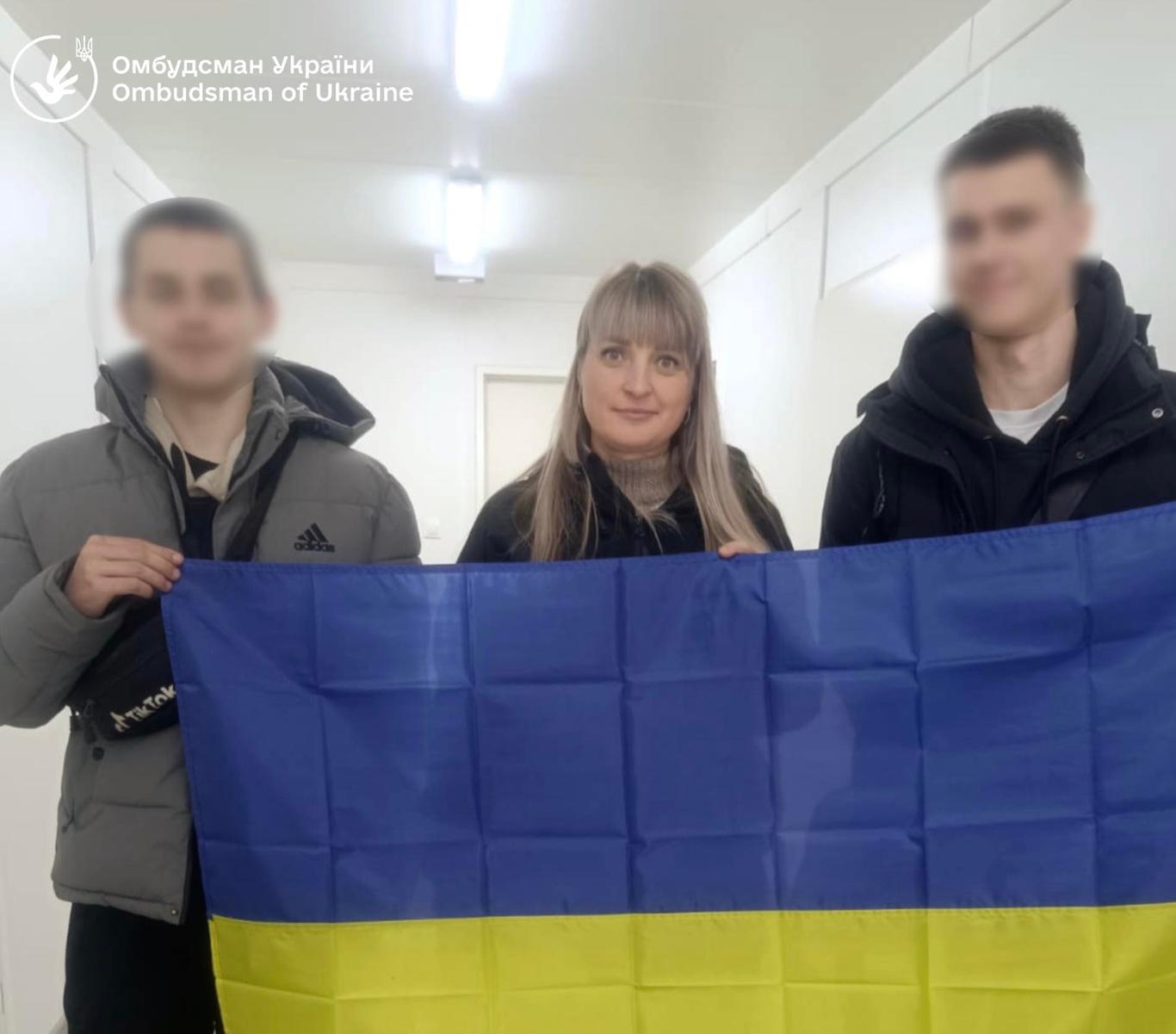 До України вдалося повернути 10 молодих людей з окупації та території РФ