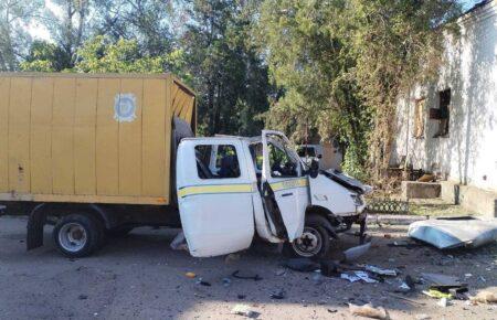 Ворог дронами знищив у Нікополі два автомобілі «Укрпошти» 