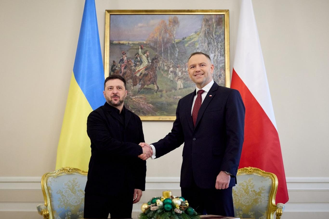 У Польщі вісім годин вирішували, чи відбирати в Зеленського орден Білого Орла