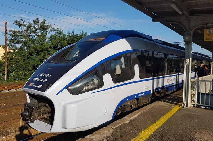 Через аномальну спеку в Польщі припинили рух 21 пасажирського поїзда