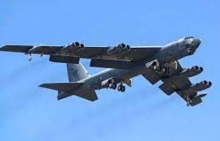 Вісім людей загинули в катастрофі бомбардувальника B-52 у США