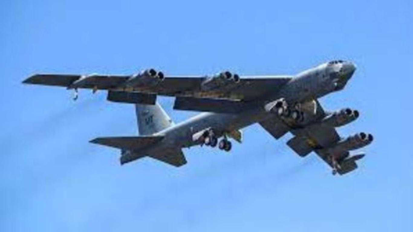 Вісім людей загинули в катастрофі бомбардувальника B-52 у США