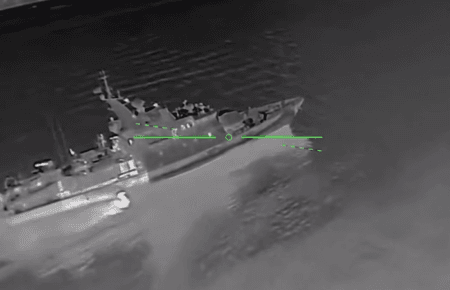 Сили безпілотних систем уразили у Криму російський прикордонний сторожовий корабель (ВІДЕО)