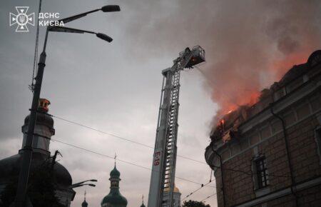 Експерт пояснив, чому росіяни одночасно атакують регіони в різних частинах України