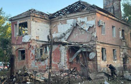 Через удар росіян по Дніпру загинули семеро людей, зокрема один рятувальник (ФОТО, ВІДЕО, ОНОВЛЕНО)