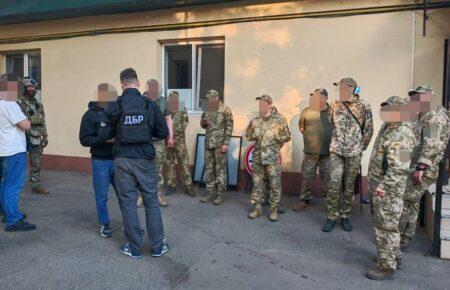 ДБР: В одному з РТЦК Одещини викрили масштабну схему незаконного примусу до мобілізації