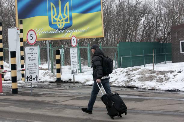 Новий механізм отримання посвідчення для виїзду з окупації: про що застерігають правозахисники