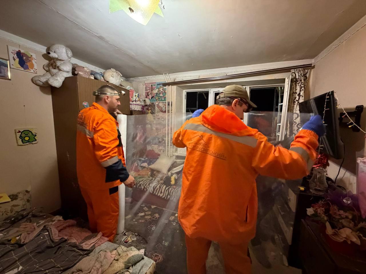 Росіяни вночі атакували Одесу та область: били по житлу і промисловості, шестеро постраждалих (ФОТО)