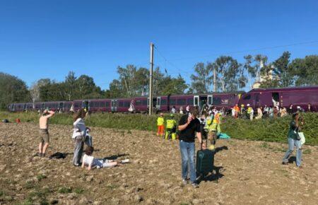 У Британії зіткнулися два поїзди, є загиблий та десятки поранених