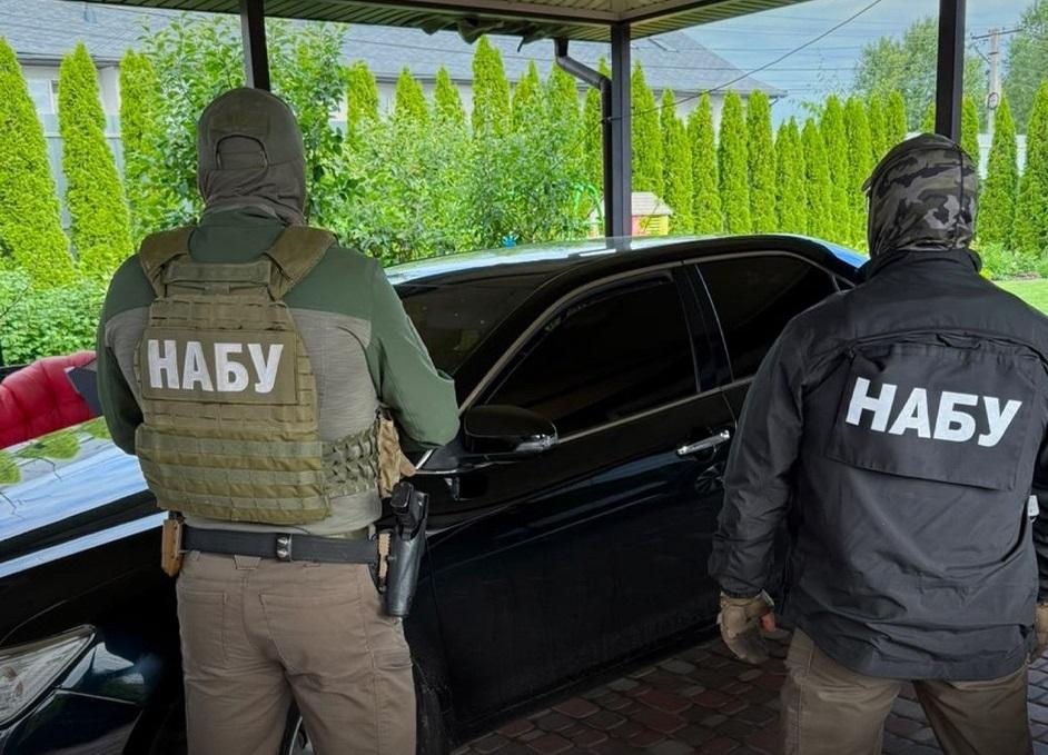 НАБУ викрило працівника СБУ, який проси 150 тисяч доларів за закриття кримінального провадження (ВІДЕО)