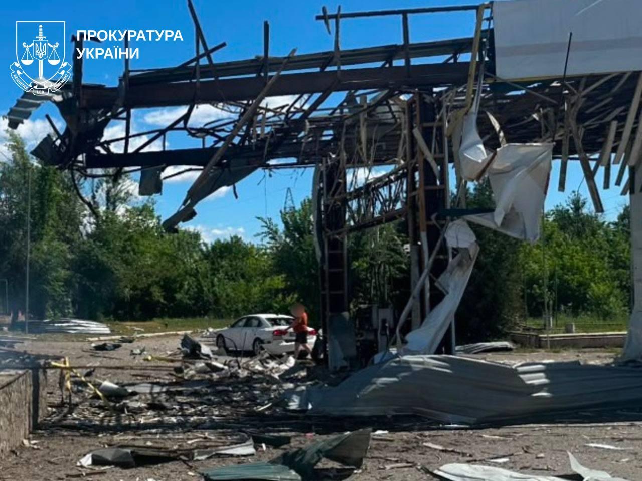 Російські дрони двічі вдарили по АЗС у Дергачах, є постраждалі