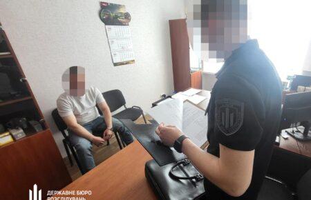 Поліцейського з групи оповіщення підозрюють у побитті чоловіка в кайданках на Черкащині